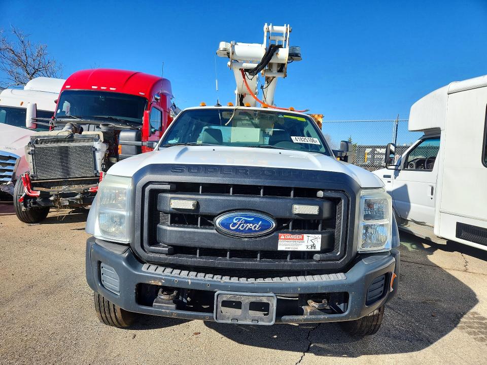 2012 Ford F-450 super duty VIN 1FD0X4GY3CEA14461 COPART salvage auction — MINOR DENT/SCRATCHES, Oh - Certificate Of Title, sold $4,250 on 2026-07-08 (photo 5)