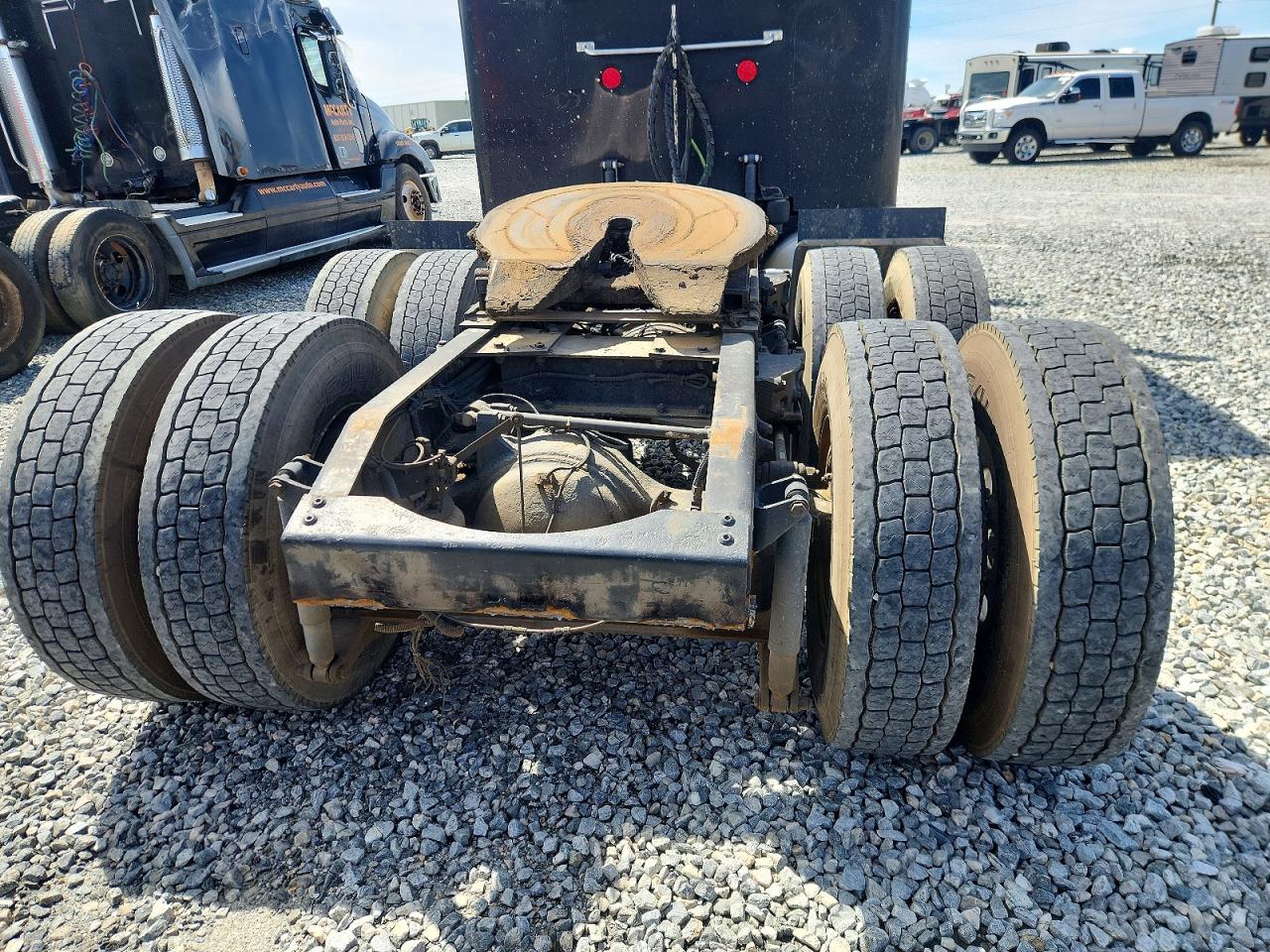 2007 Peterbilt 379 VIN 1XP5DB9X87D674825 COPART salvage auction — Normal Wear, GA - CERTIFICATE OF TITLE (P), sold $31,000 on 2026-07-08 (photo 9)