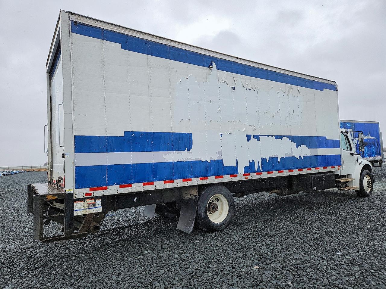 2017 Frht - freightliner VIN 1FVACWDUXHHJA4813 COPART salvage auction — Undercarriage, MI - DEALER ONLY CLEAN TITLE, sold $8,000 on 2026-04-06 (photo 3)