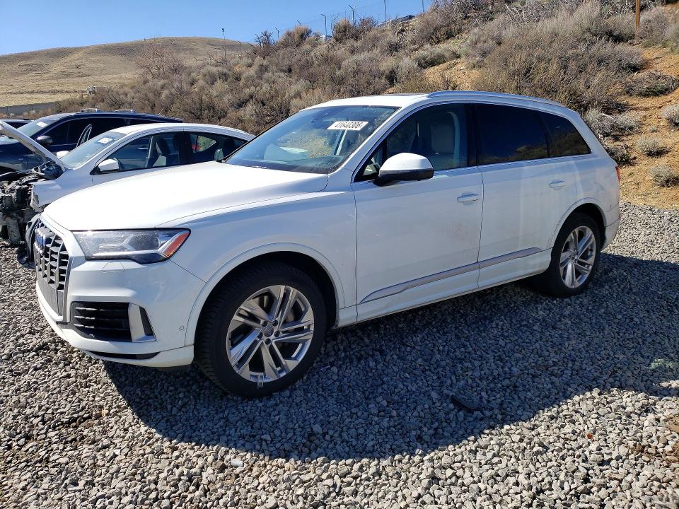 2020 Audi Q7 VIN WA1LXAF71LD003077 COPART salvage auction — MINOR DENT/SCRATCHES, CA - CERTIFICATE OF TITLE, sold $10,100 on 2026-07-30 (photo 1)
