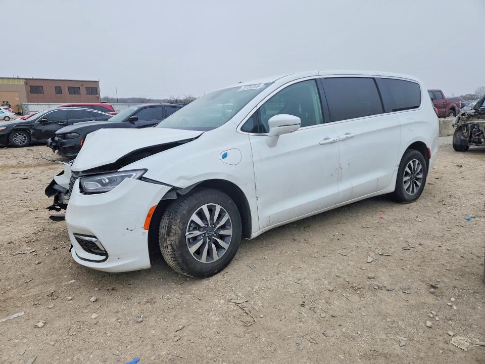 2022 Chrysler Pacifica VIN 2C4RC1L79NR121216 COPART salvage auction — FRONT END, Mo - Salvage Certificate Of Title, sold $3,050 on 2026-07-09 (photo 1)