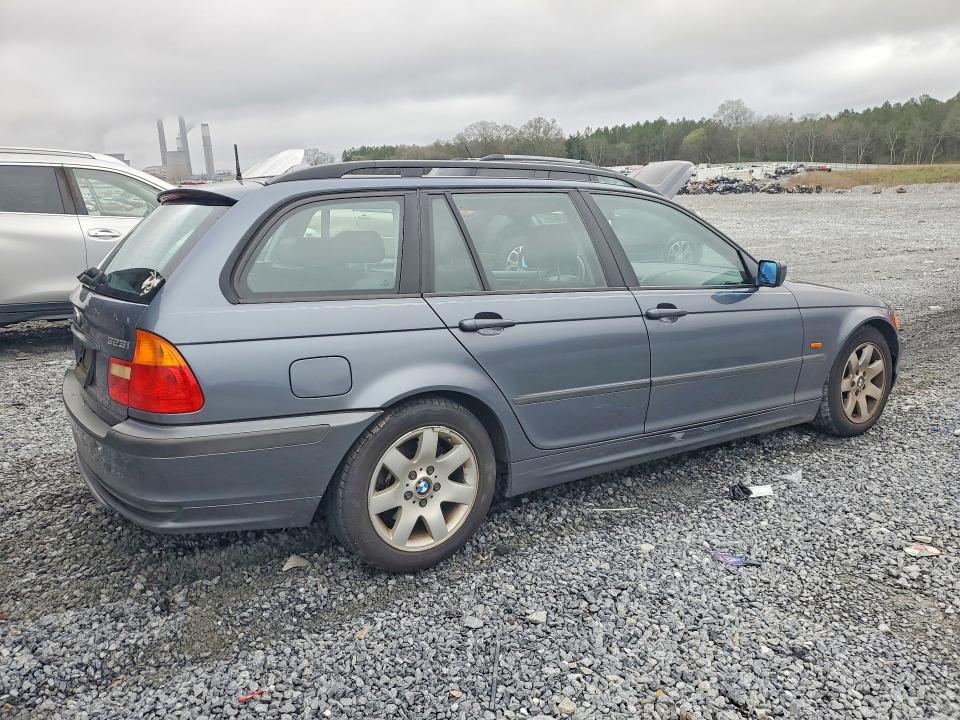2013 BMW 3er VIN WBAAR3349YJM02855 COPART salvage auction — NORMAL WEAR, Ga - Bill Of Sale - Parts Only, sold $250 on 2026-07-02 (photo 3)
