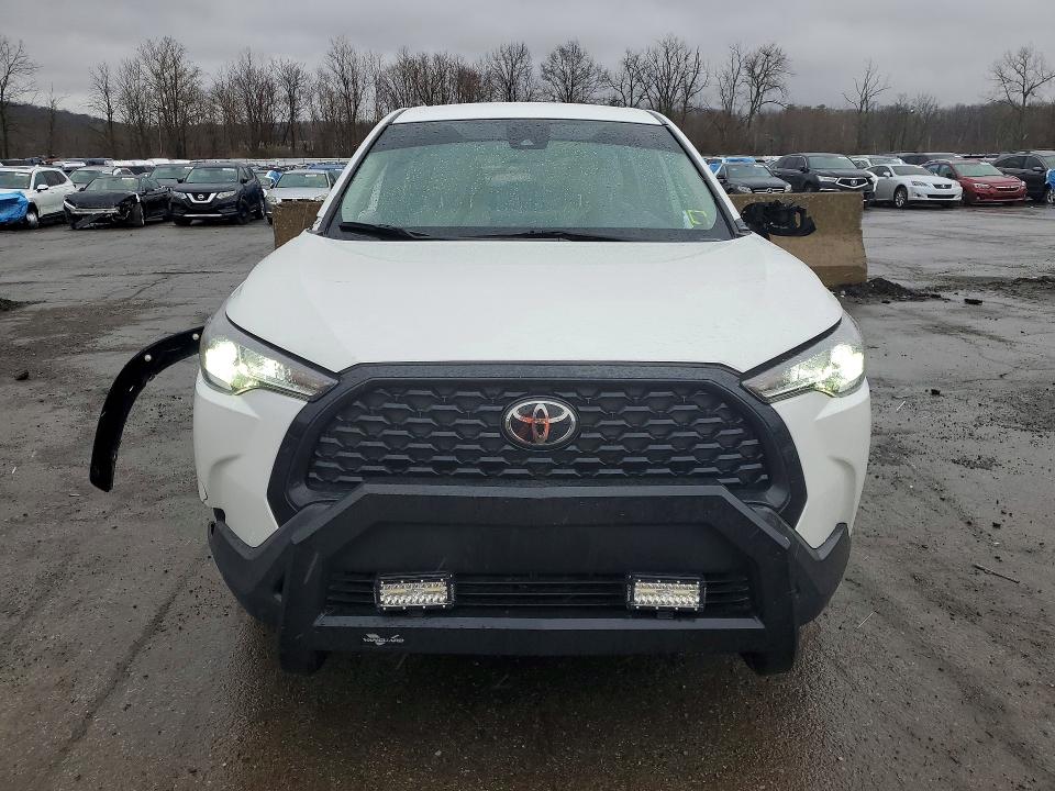 2022 Toyota Corolla cross VIN 7MUAAABG4NV023504 COPART salvage auction — SIDE, Id - Salvage Certificate Of Title, sold $7,600 on 2026-07-28 (photo 5)