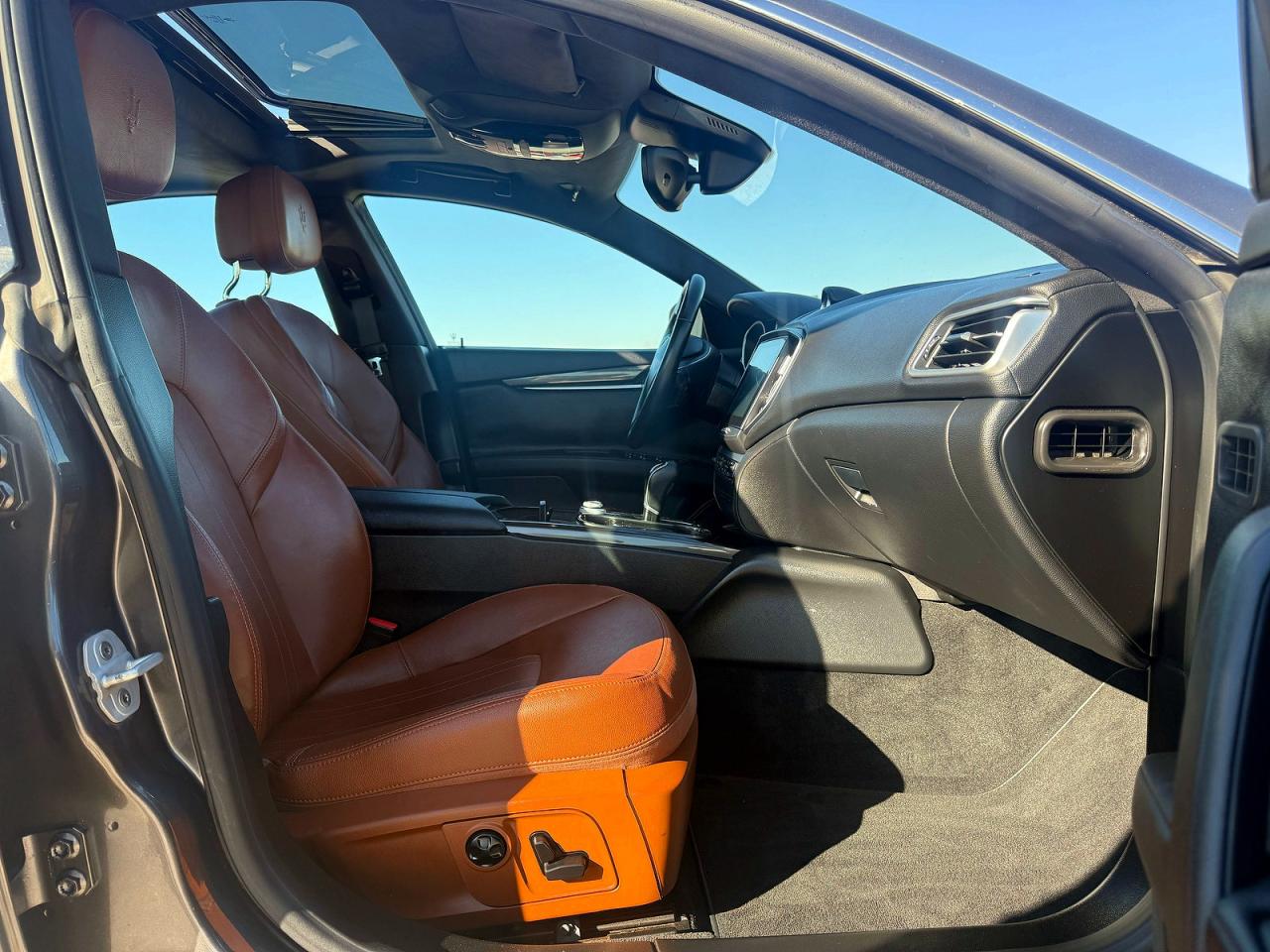 2017 Maserati Ghibli VIN ZAM57XSA9H1206127 COPART salvage auction — Damage History, Tx - Salvage Cert-Manufacturer Buyb (P), sold $25,000 on 2026-04-13 (photo 5)
