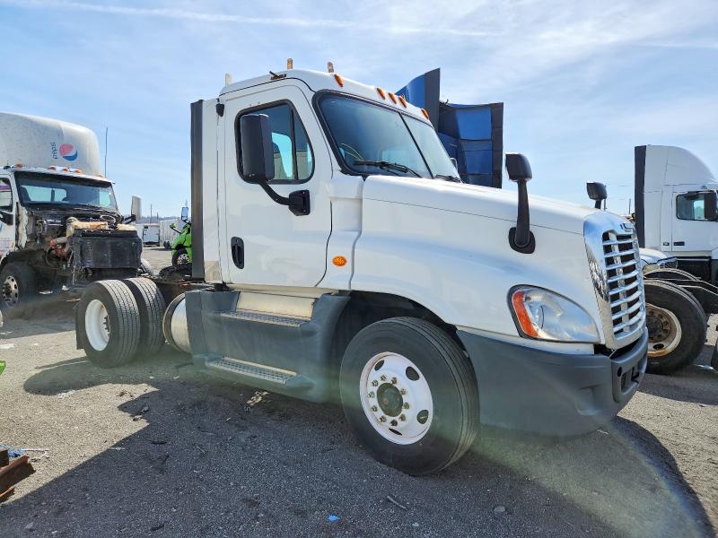 2016 Freightliner Cascadia 125 VIN 1FUBGEDV6GLHC5674 COPART salvage auction — MINOR DENT/SCRATCHES, IN - CERTIFICATE OF TITLE, sold $5,000 on 2026-07-27 (photo 1)