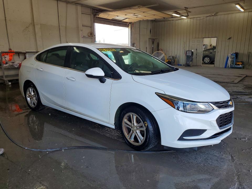2017 Chevrolet Cruze VIN 1G1BE5SM7H7151100 COPART salvage auction — MINOR DENT/SCRATCHES, TN - CERTIFICATE OF TITLE, sold $2,050 on 2026-07-09 (photo 4)