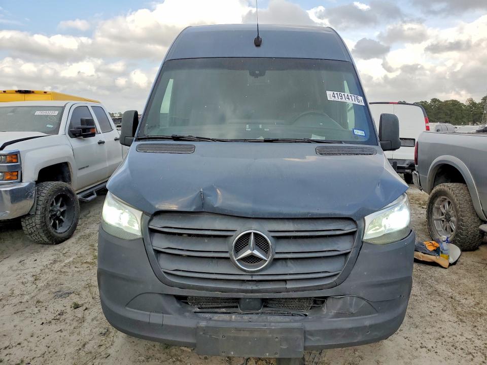 2019 Mercedes-benz Sprinter VIN WD4PF1CD8KP153078 COPART salvage auction — ALL OVER, Tx - Salvage Vehicle Title, sold $3,750 on 2026-07-17 (photo 5)