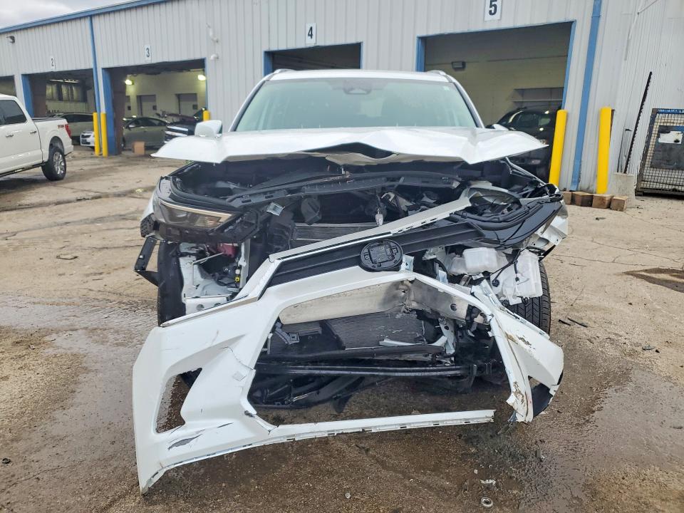 2026 Toyota Highlander VIN 5TDAAAB50TS107700 COPART salvage auction — Front End, IL - SALVAGE CERTIFICATE, sold $19,400 on 2026-05-06 (photo 5)