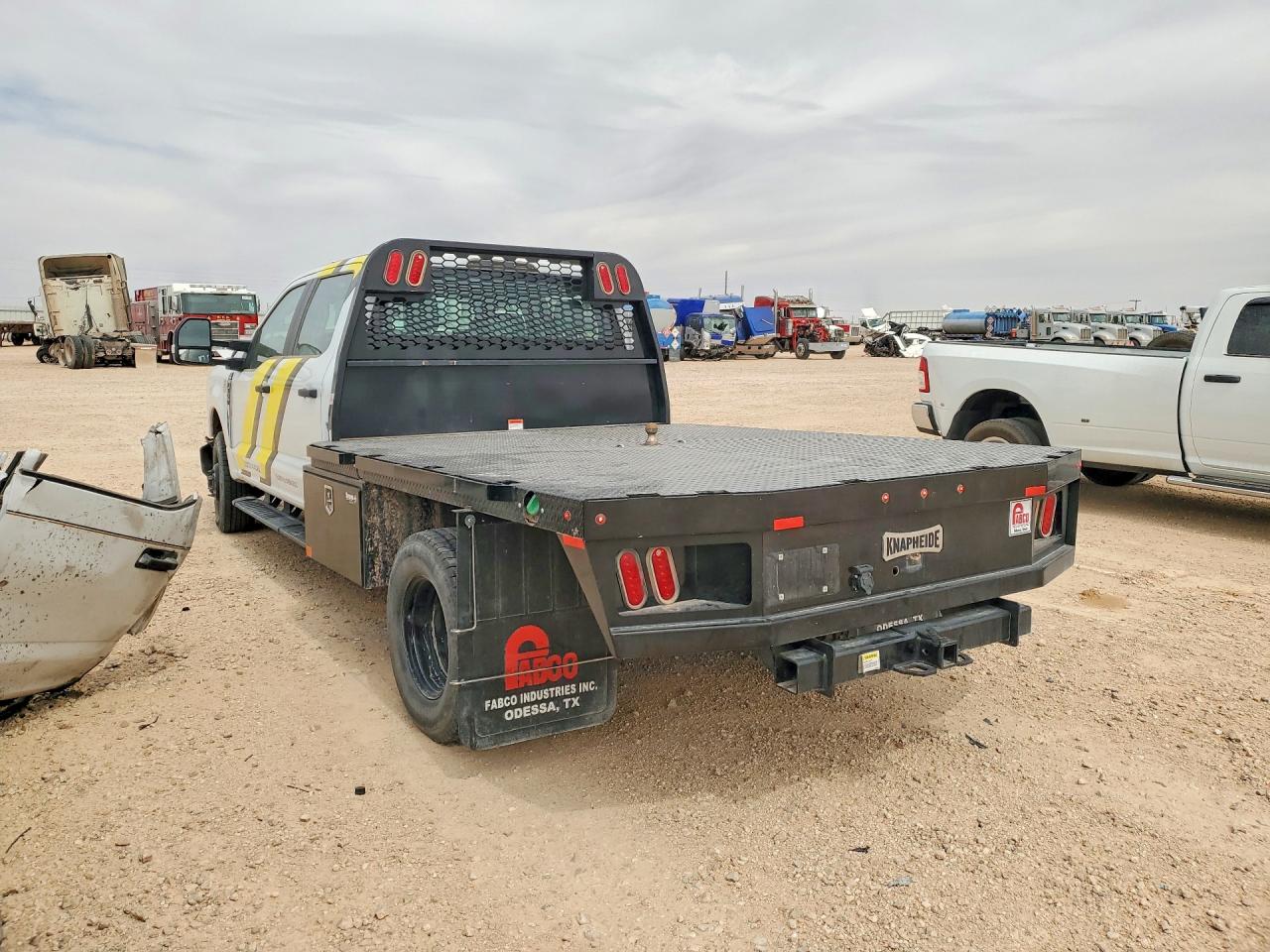 2025 Ford F-350 super duty VIN 1FD8W3HT4SEC33236 COPART salvage auction — Front End, TX - SALVAGE VEHICLE TITLE, sold $15,600 on 2026-06-17 (photo 2)