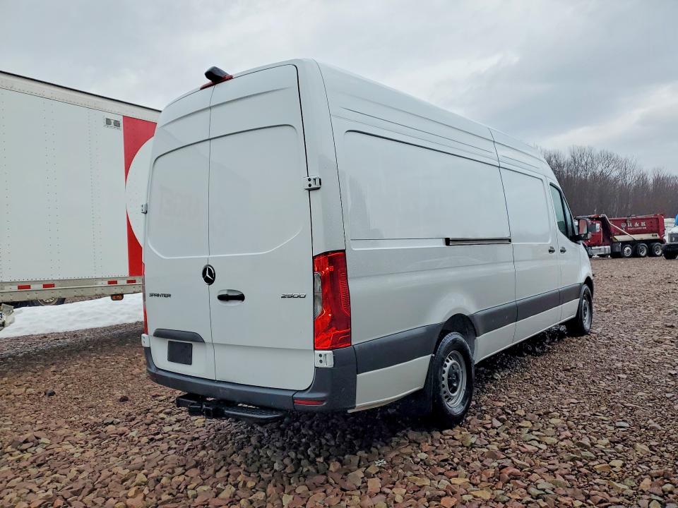 2025 Mercedes-benz Sprinter VIN W1Y4NCHY3ST195569 COPART salvage auction — MINOR DENT/SCRATCHES, Ny - Mv-907A Salvage Certificate, sold $31,250 on 2026-07-08 (photo 3)