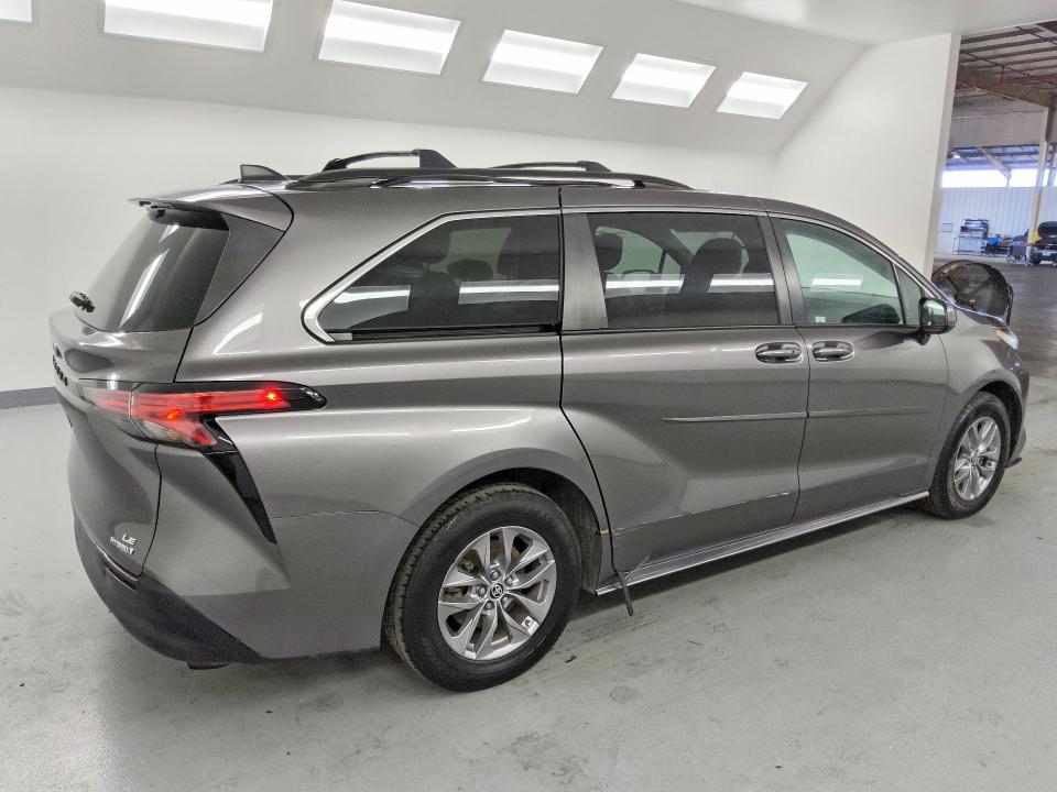 2022 Toyota Sienna VIN 5TDBRKEC9NS087737 COPART salvage auction — NORMAL WEAR, CA - CERTIFICATE OF TITLE, sold $8,300 on 2026-07-23 (photo 3)