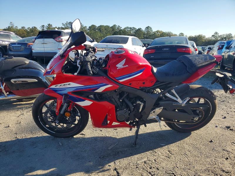 2026 Honda Cbr VIN MLHRH1554T5200295 COPART salvage auction — SIDE, Salvage Title, sold $2,500 on 2026-07-30 (photo 3)