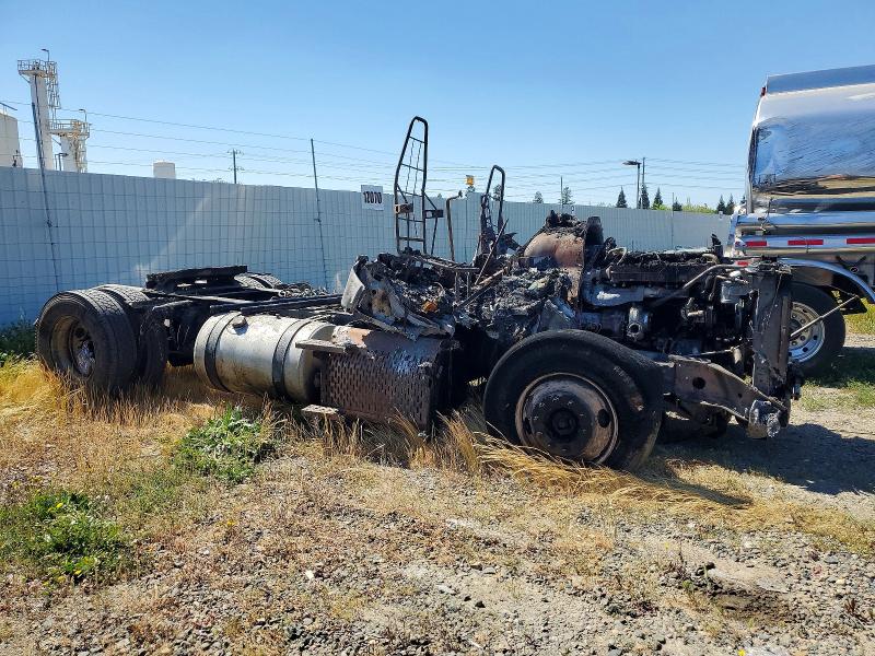 2014 Freightliner Cascadia 113 VIN 3AKBGADV4ESFZ0953 COPART salvage auction — BURN, CA - NON-REPAIRABLE VEHICLE CERT, sold $100 on 2026-07-23 (photo 1)