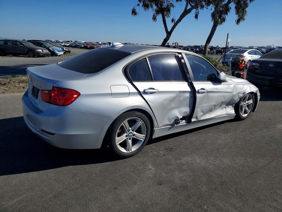 2015 BMW 3er VIN WBA3B1G59FNT64621 COPART salvage auction — SIDE, Ca - Salvage Certificate, sold $925 on 2026-08-19 (photo 3)