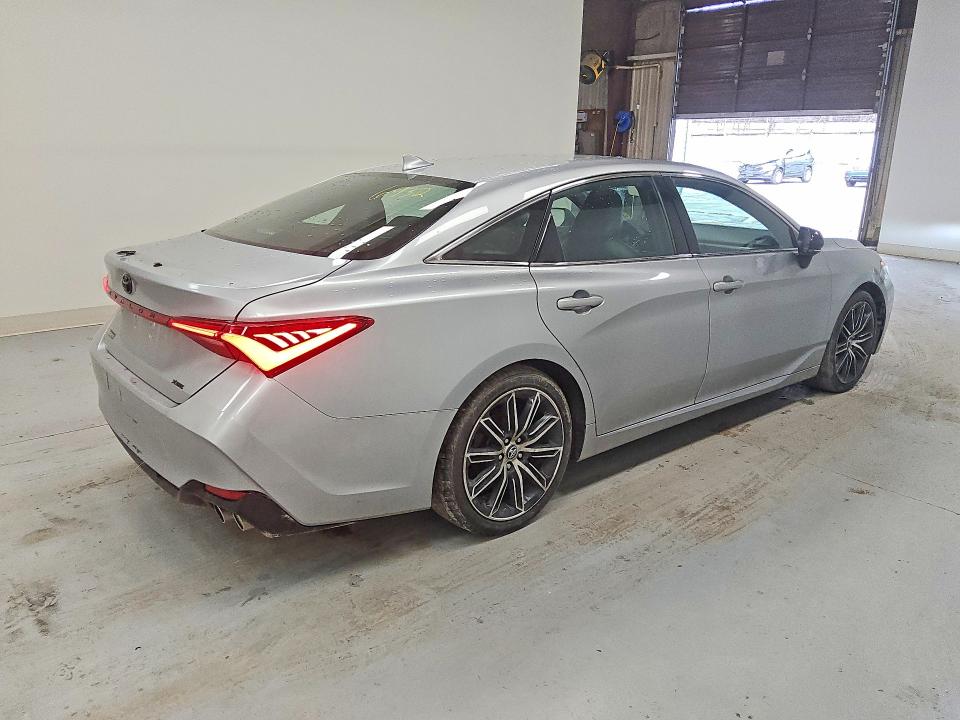 2019 Toyota Avalon VIN 4T1BZ1FB5KU006932 COPART salvage auction — MINOR DENT/SCRATCHES, WV - CERTIFICATE OF TITLE, sold $17,000 on 2026-07-16 (photo 3)