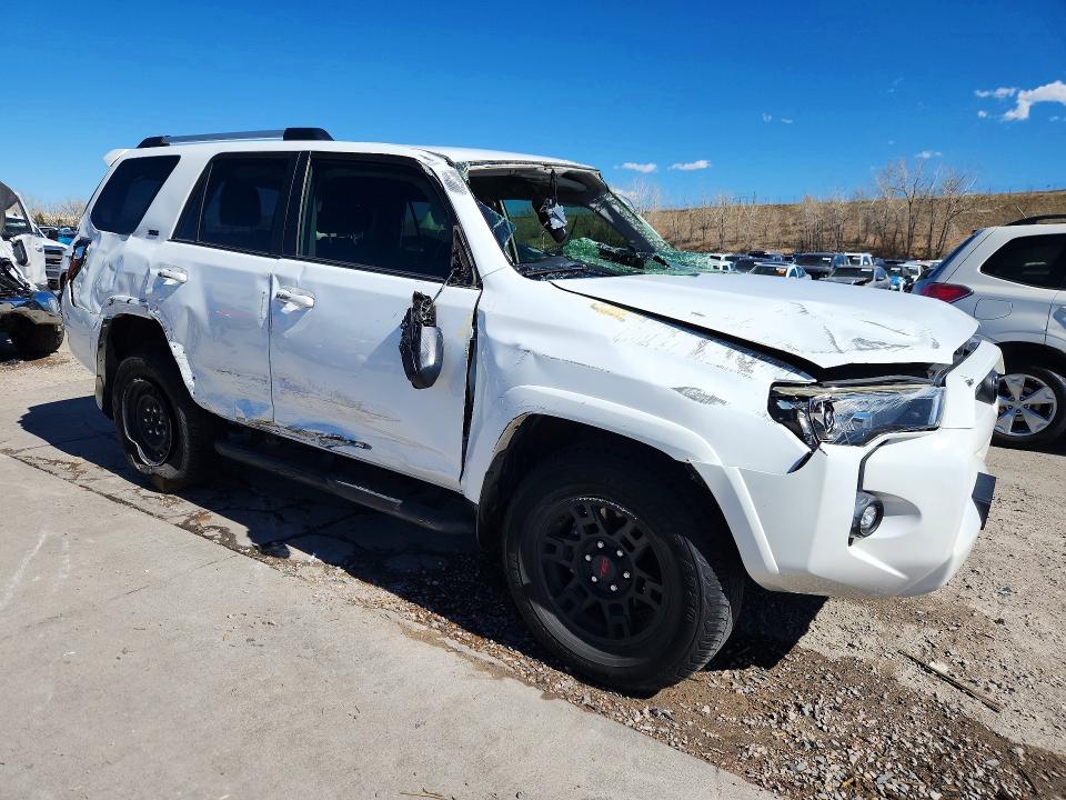 2021 Toyota 4runner VIN JTEMU5JR4M5887932 COPART salvage auction — ROLLOVER, Co - Public - Salvage Title, sold $9,100 on 2026-07-06 (photo 4)