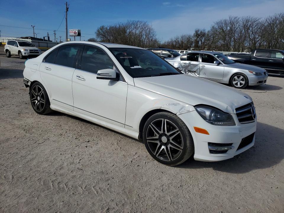 2014 Mercedes-benz C-klasse VIN WDDGF4HB4EA902393 COPART salvage auction — REAR END, Salvage Title, sold $1,250 on 2026-08-11 (photo 4)