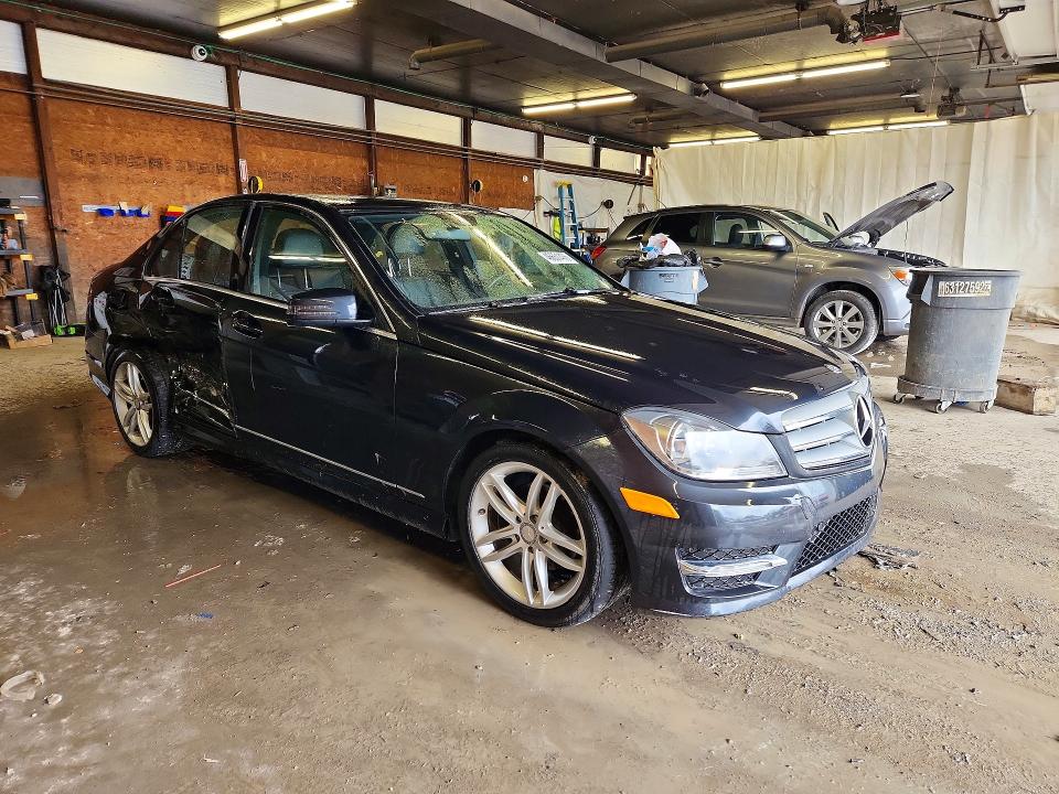 2012 Mercedes-benz C-klasse VIN WDDGF8BBXCR199445 COPART salvage auction — SIDE, Salvage Title, sold $750 on 2026-08-06 (photo 4)