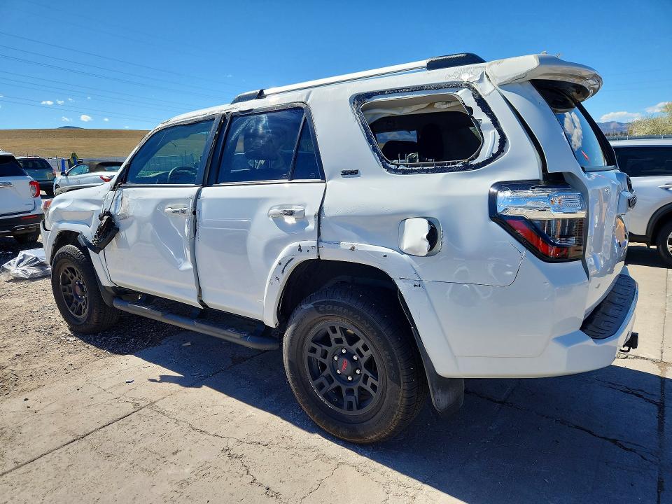 2021 Toyota 4runner VIN JTEMU5JR4M5887932 COPART salvage auction — ROLLOVER, Co - Public - Salvage Title, sold $9,100 on 2026-07-06 (photo 2)