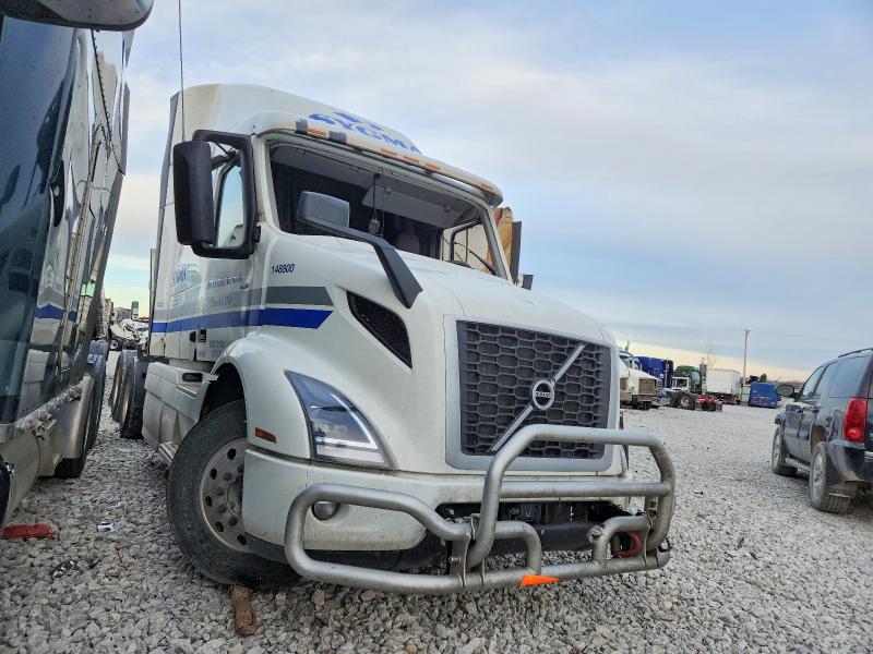 2025 Volvo Vnr VIN 4V4WC9EHXSN677443 — COPART salvage auction photo