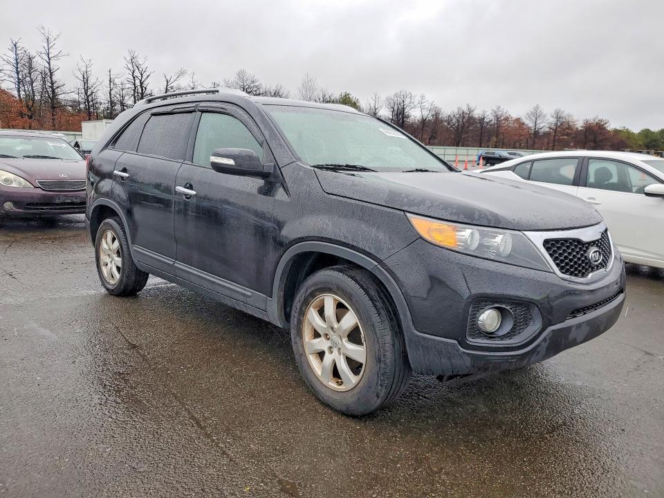 2013 Kia Sorento VIN 5XYKT4A69DG398951 COPART salvage auction — MINOR DENT/SCRATCHES, Ny - Cert Of Title W/Unsatisfd Lien, sold $775 on 2026-07-29 (photo 4)