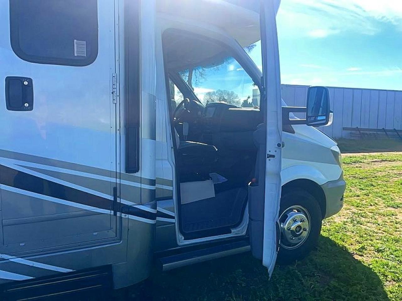 2017 Mercedes Benz VIN WDAPF4CC8H9708677 COPART salvage auction — Front End, OR - CERT OF TITLE-RECONSTRUCTED (P), sold $51,500 on 2026-07-08 (photo 6)