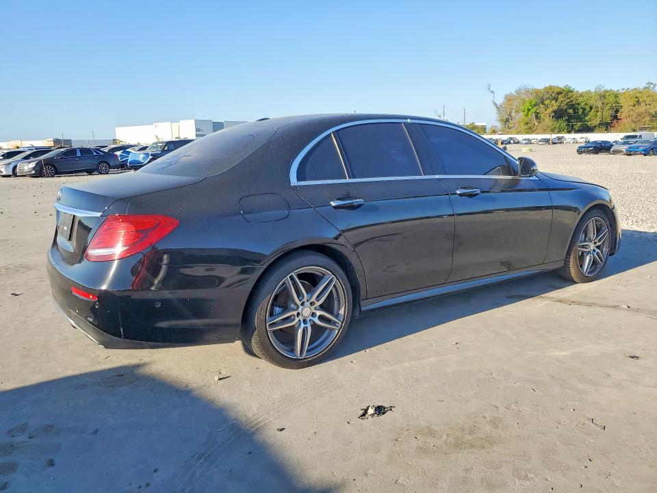 2017 Mercedes-benz E-class VIN WDDZF4JB4HA055978 COPART salvage auction — MINOR DENT/SCRATCHES, FL - CERTIFICATE OF TITLE, sold $7,000 on 2026-07-29 (photo 3)