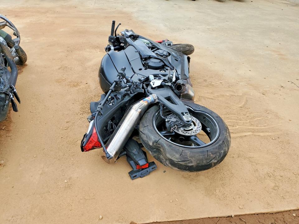 2025 Kawasaki Zx1002 VIN JKBZXVL17SA017403 COPART salvage auction — ALL OVER, Nc - Salvage Certificate Of Title, sold $4,700 on 2026-07-02 (photo 4)
