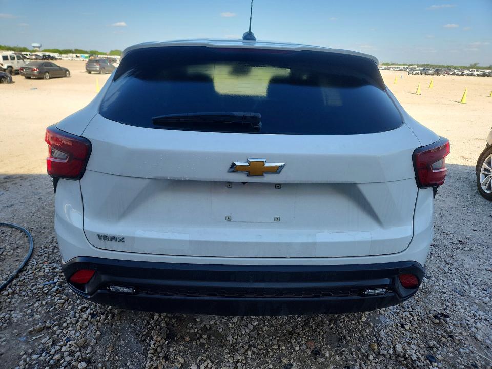2025 Chevrolet Trax VIN KL77LFEP9SC183900 COPART salvage auction — SIDE, TX - SALVAGE VEHICLE TITLE, sold $10 on 2026-07-09 (photo 6)