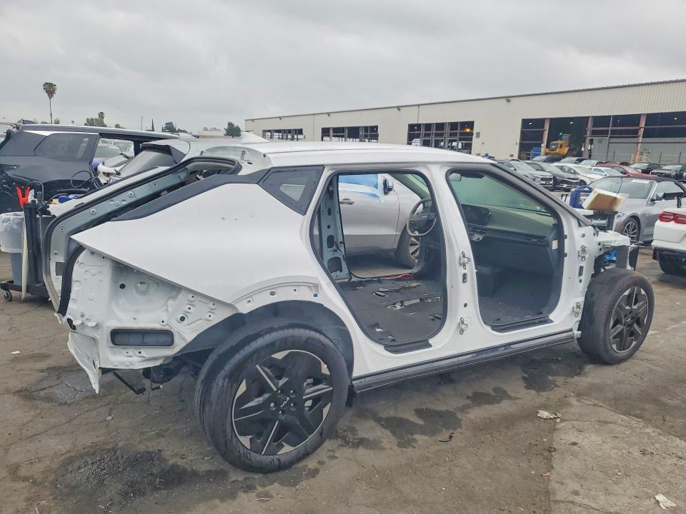 2025 Kia Ev6 VIN 5XYC34JA9SG013247 COPART salvage auction — STRIPPED, Ca - Certificate Of Title, sold $14,100 on 2026-07-02 (photo 3)