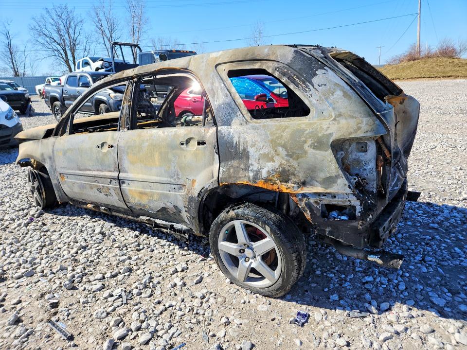 2008 Pontiac Torrent VIN 2CKDL737X86007477 COPART salvage auction — BURN, Mi - Dealer Only Clean Title, sold $175 on 2026-07-23 (photo 2)