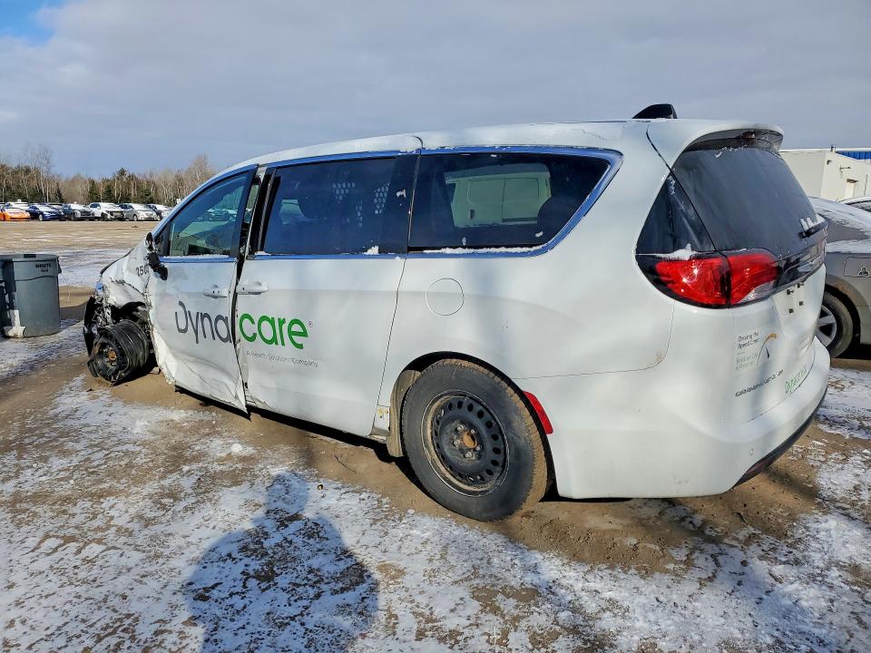 2025 Chrysler Grand caravan VIN 2C4RC1ZG1SR611099 COPART salvage auction — SIDE, Salvage Title, sold $7,700 on 2026-08-13 (photo 2)