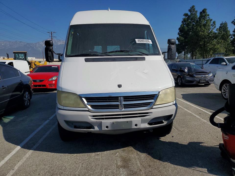 2005 Sprinter 2500 sprin VIN WD2PD644555767032 COPART salvage auction — MINOR DENT/SCRATCHES, CA - DIS/DLR/EXP ONLY CLEAN TITLE, sold $950 on 2026-07-07 (photo 5)