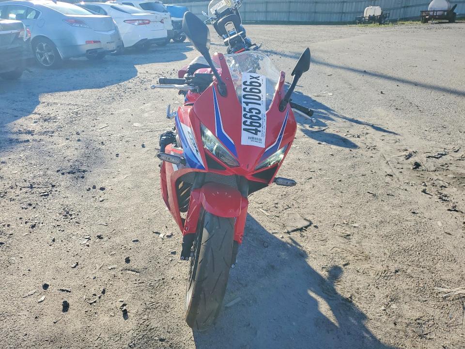 2026 Honda Cbr VIN MLHRH1554T5200295 COPART salvage auction — SIDE, Salvage Title, sold $2,500 on 2026-07-30 (photo 2)