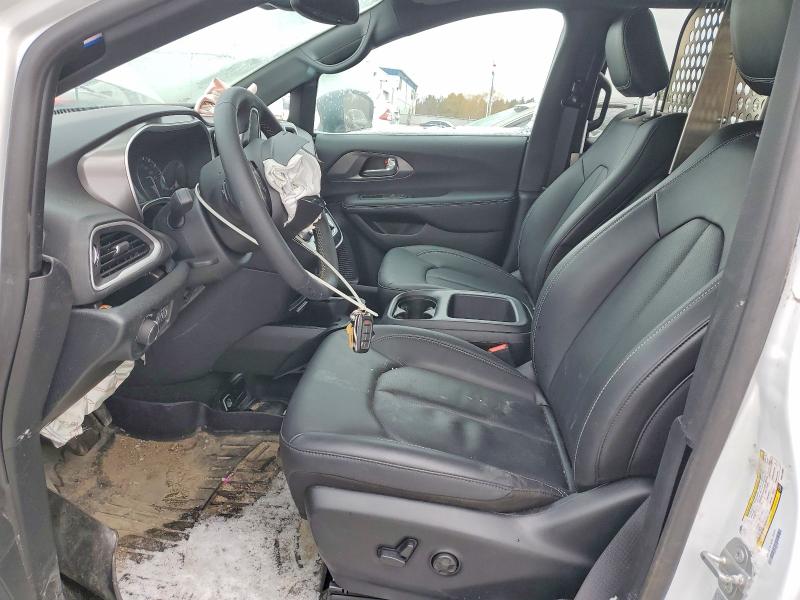 2025 Chrysler Grand caravan VIN 2C4RC1ZG1SR611099 COPART salvage auction — SIDE, Salvage Title, sold $7,700 on 2026-08-13 (photo 7)