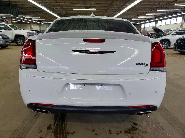2023 Chrysler 300 VIN 2C3CCABT0PH628362 COPART salvage auction — MINOR DENT/SCRATCHES, Il - Certificate Of Title, sold $22,250 on 2026-09-22 (photo 6)