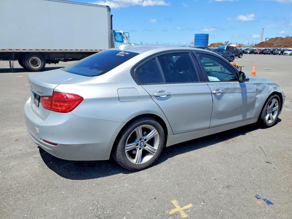 2013 BMW 3er VIN WBA3A5G59DNP20217 COPART salvage auction — FRONT END, Hi - Certificate Of Title, sold $2 on 2026-07-20 (photo 3)