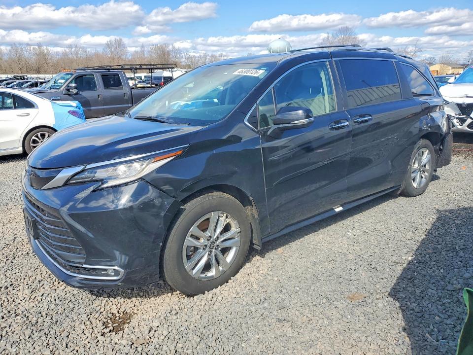2022 Toyota Sienna VIN 5TDZSKFC5NS064814 COPART salvage auction — REAR END, Salvage Title, sold $5,100 on 2026-07-24 (photo 1)