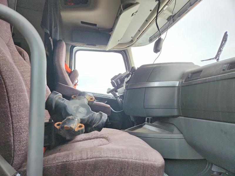2025 Volvo Vnr VIN 4V4WC9EHXSN677443 COPART salvage auction — ROLLOVER, Ne - Cert Of Title-Salvage, sold $36,500 on 2026-08-06 (photo 5)