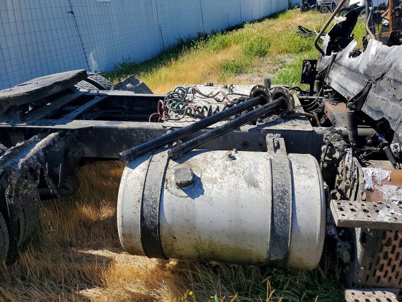 2014 Freightliner Cascadia 113 VIN 3AKBGADV4ESFZ0953 COPART salvage auction — BURN, CA - NON-REPAIRABLE VEHICLE CERT, sold $100 on 2026-07-23 (photo 6)