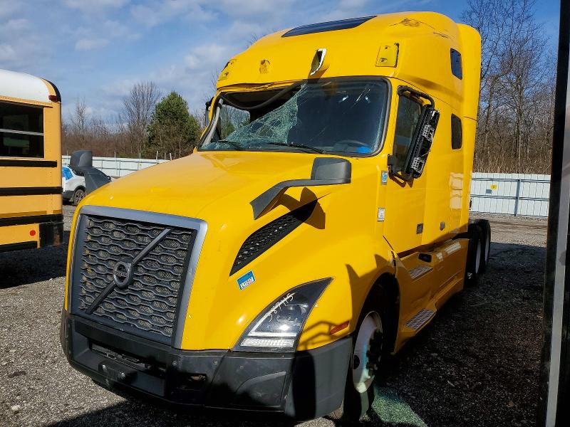 2022 Volvo VIN 4V4NC9EH9NN289300 COPART salvage auction — ROLLOVER, Salvage Title, sold $53,000 on 2026-08-04 (photo 2)