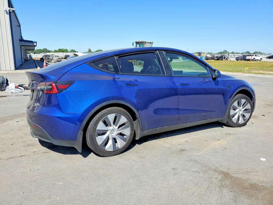2021 Tesla Model y VIN 5YJYGDEE1MF172815 COPART salvage auction — SIDE, Salvage Title, sold $8,200 on 2026-07-14 (photo 3)