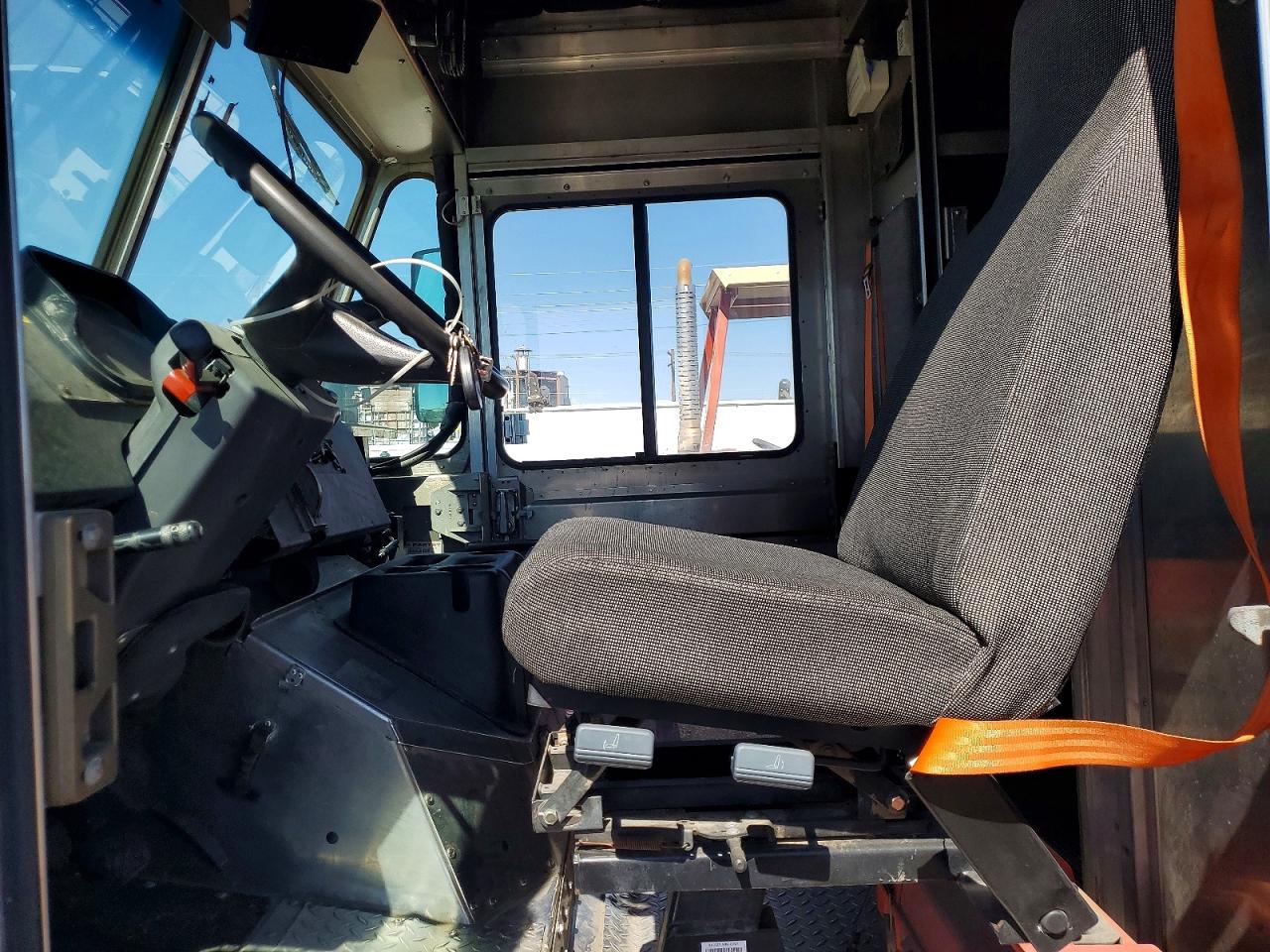 2020 Freightliner Mt45 VIN 4UZAC2EA8LCMK2959 COPART salvage auction — Minor Dent/Scratches, AZ - CERTIFICATE OF TITLE, sold $18,400 on 2026-09-15 (photo 7)