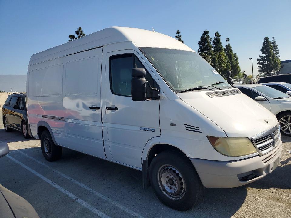 2005 Sprinter 2500 sprin VIN WD2PD644555767032 COPART salvage auction — MINOR DENT/SCRATCHES, CA - DIS/DLR/EXP ONLY CLEAN TITLE, sold $950 on 2026-07-07 (photo 4)