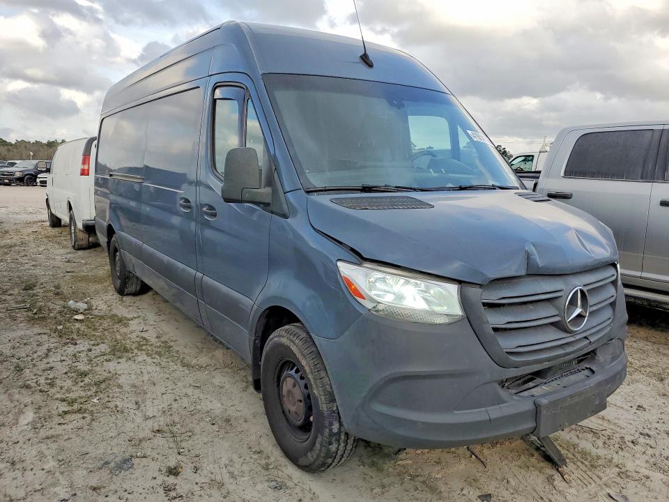 2019 Mercedes-benz Sprinter VIN WD4PF1CD8KP153078 COPART salvage auction — ALL OVER, Tx - Salvage Vehicle Title, sold $3,750 on 2026-07-17 (photo 4)