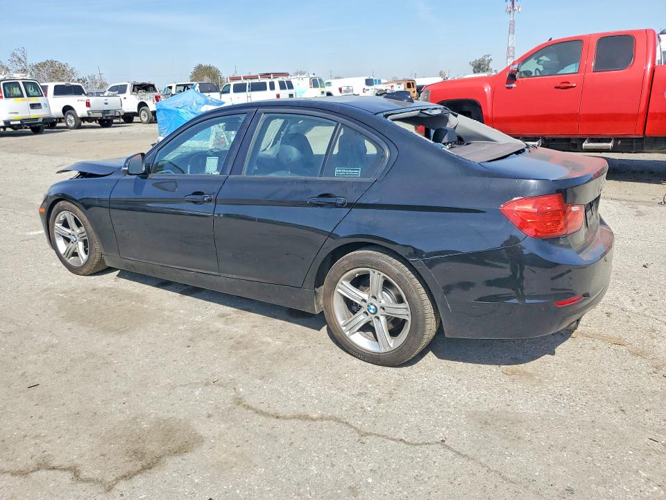 2014 BMW 3er VIN WBA3B1G53ENS78672 COPART salvage auction — ROLLOVER, Ca - Salvage Certificate, sold $400 on 2026-07-10 (photo 2)