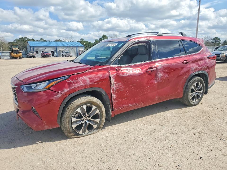 2020 Toyota Highlander VIN 5TDGZRBH1LS017547 COPART salvage auction — SIDE, Salvage Title, sold $9,900 on 2026-07-30 (photo 1)