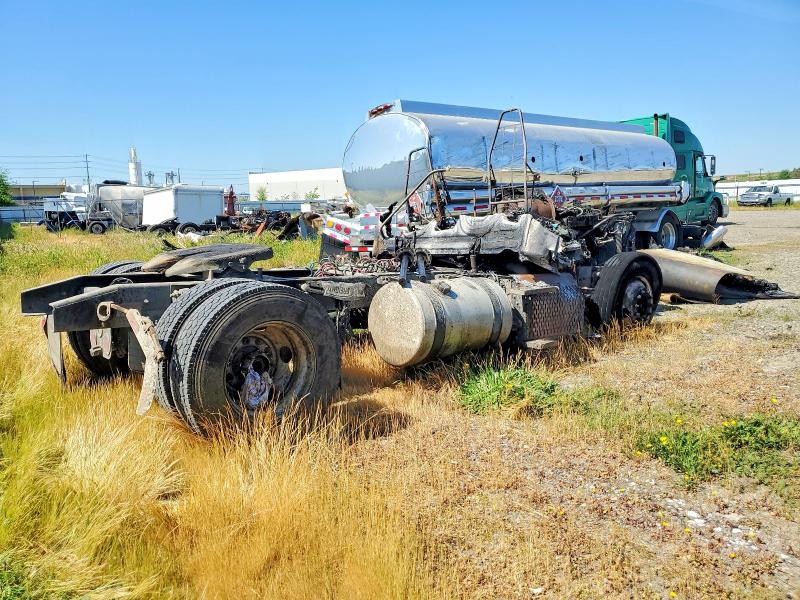 2014 Freightliner Cascadia 113 VIN 3AKBGADV4ESFZ0953 COPART salvage auction — BURN, CA - NON-REPAIRABLE VEHICLE CERT, sold $100 on 2026-07-23 (photo 4)