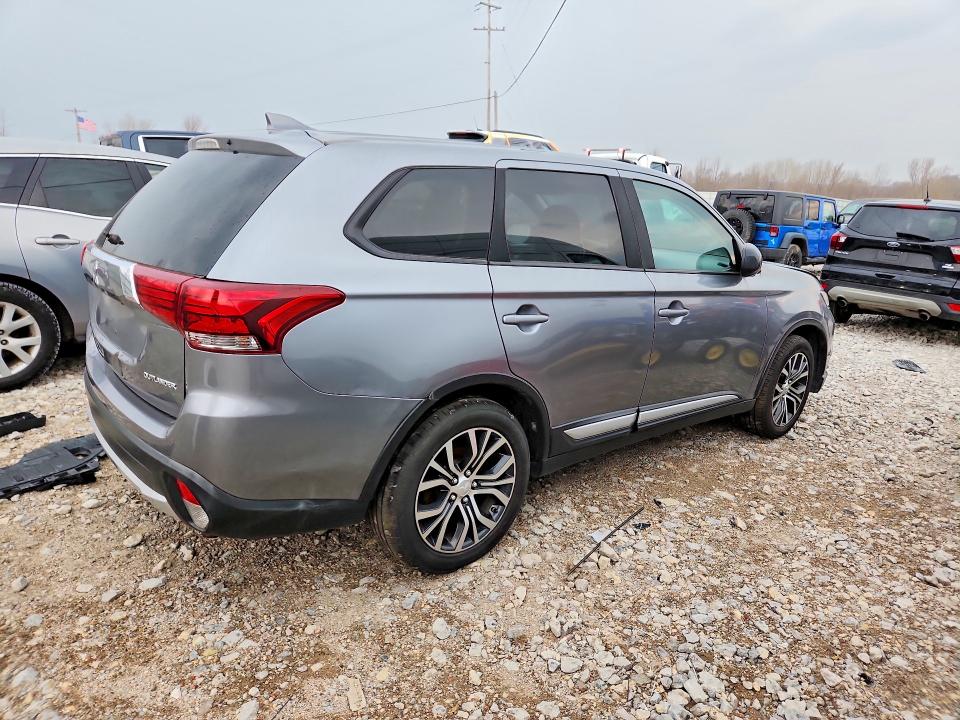 2017 Mitsubishi Outlander VIN JA4AD2A36HZ015424 COPART salvage auction — MECHANICAL, Mi - Dealer Only Clean Title (P), sold $2,550 on 2026-07-30 (photo 3)