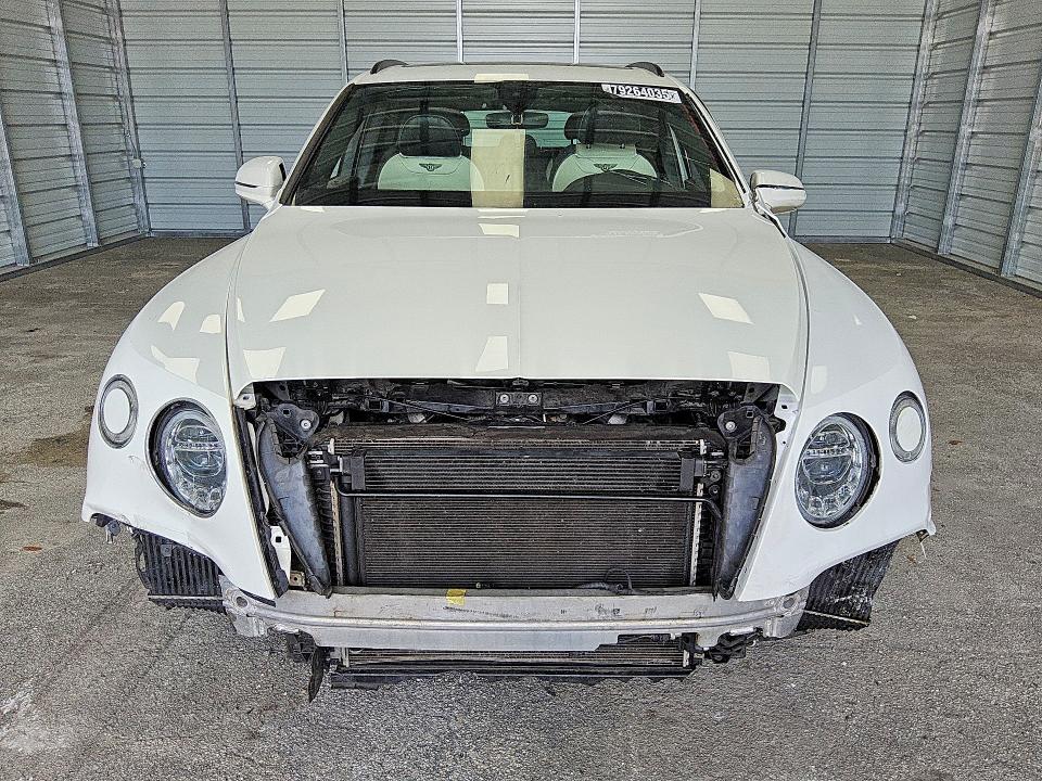 2017 Bentley Bentayga VIN SJAAC2ZV8HC015170 COPART salvage auction — FRONT END, Fl - Certificate Of Title, sold $22,300 on 2026-07-29 (photo 5)